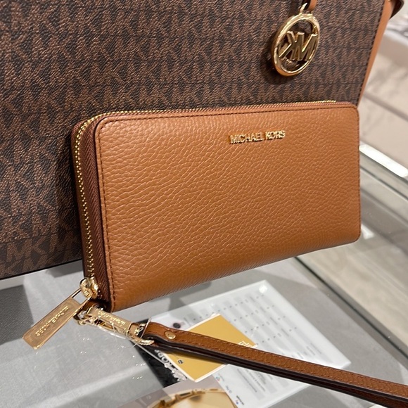 MICHAEL KORS LARGE TRAVEL CONTINENTAL WRISTLET WALLET PHONEHOLDER LUGGAGE - Picture 14 of 16